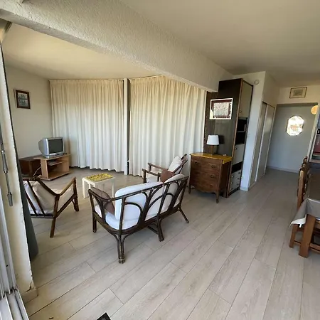 Pour 4 Avec Piscine Et Parking A Port Camargue - Fr-1-250-207 Le Grau-du-Roi
