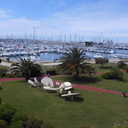Pour 4 Avec Piscine Et Parking A Port Camargue - Fr-1-250-207 Apartmán *