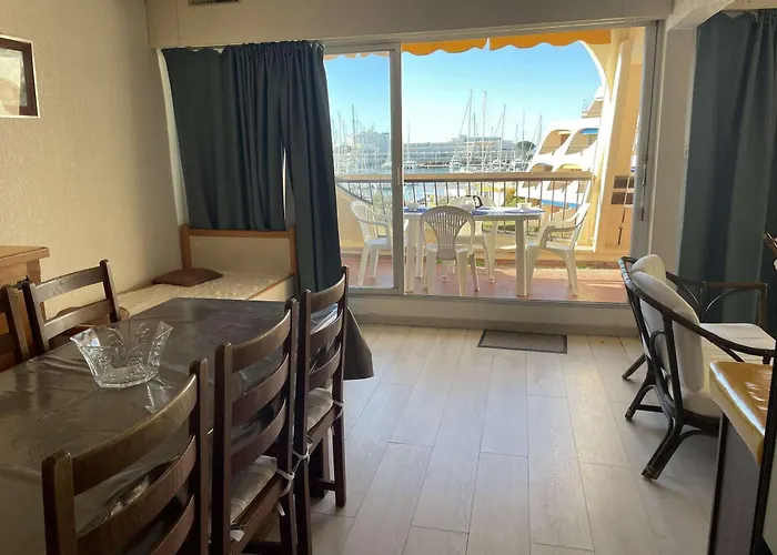 Pour 4 Avec Piscine Et Parking A Port Camargue - Fr-1-250-207 Le Grau-du-Roi