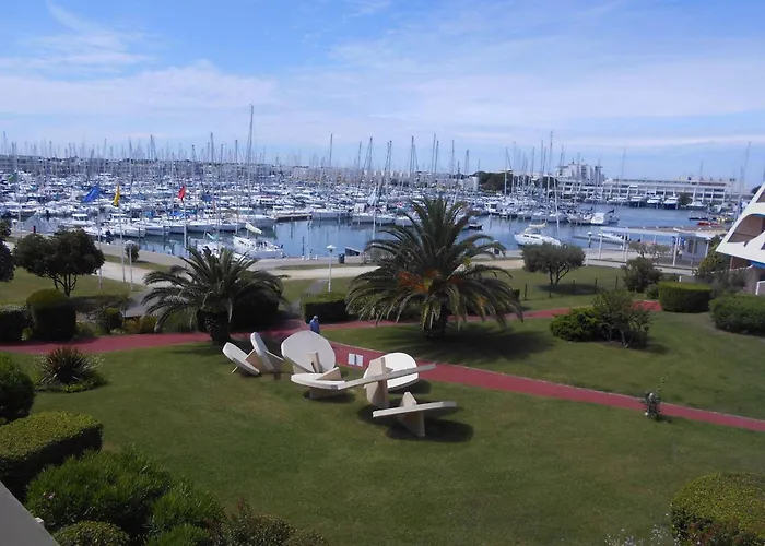 Pour 4 Avec Piscine Et Parking A Port Camargue - Fr-1-250-207 Apartament *