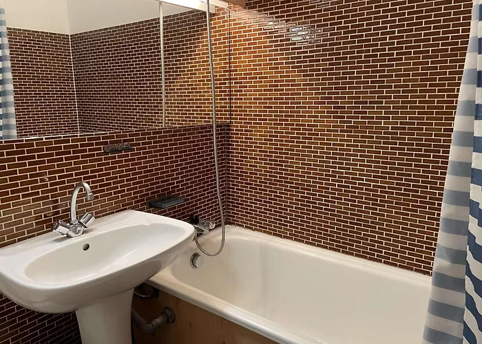 Apartament Pour 4 Avec Piscine Et Parking A Port Camargue - Fr-1-250-207 *